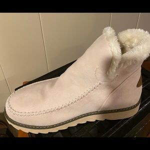 Classic Women’s ankle fur lined suede booties. Brand new. Cream colored.